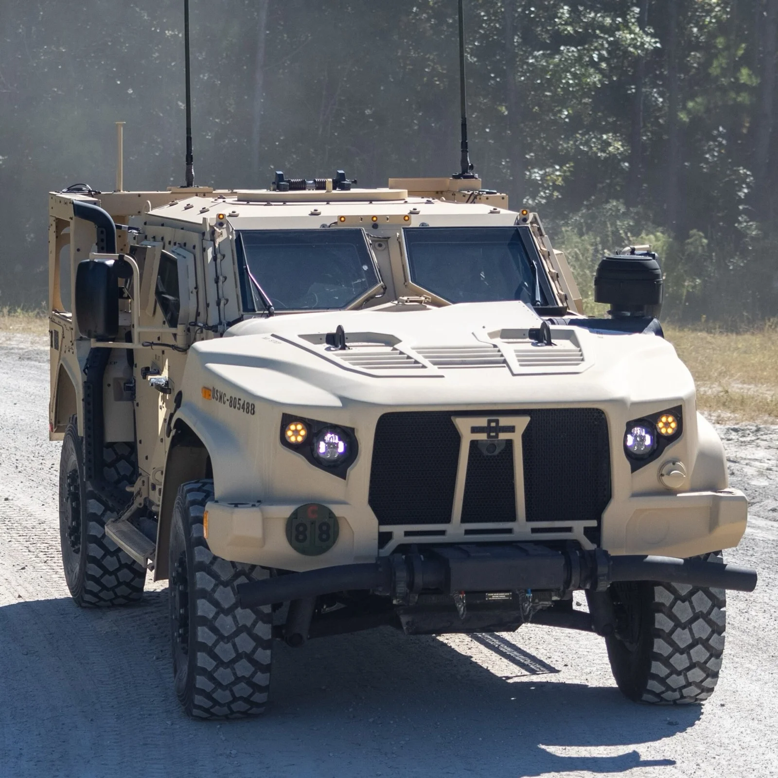 Oshkosh 25 Bin JLTV'yi Geride Bıraktı: "Ticari Üretim Tabanımız Askerî Çıktıyı Ölçekler" 1 Oshkosh 25 Bin JLTV’yi Geride Bıraktı: “Ticari Üretim Tabanımız Askerî Çıktıyı Ölçekler”