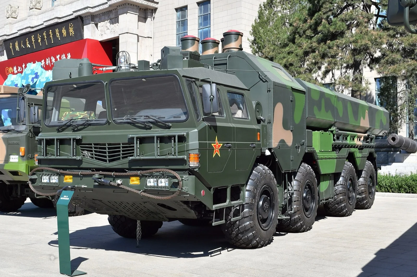 Dünyanın En İyi 10 Seyir Füzesi: SOM Zirvede — Tomahawk, Storm Shadow ve Kalibr Karşılaştırması (2026) 16 CJ-10 seyir füzesi fırlatıcısı geçit töreninde