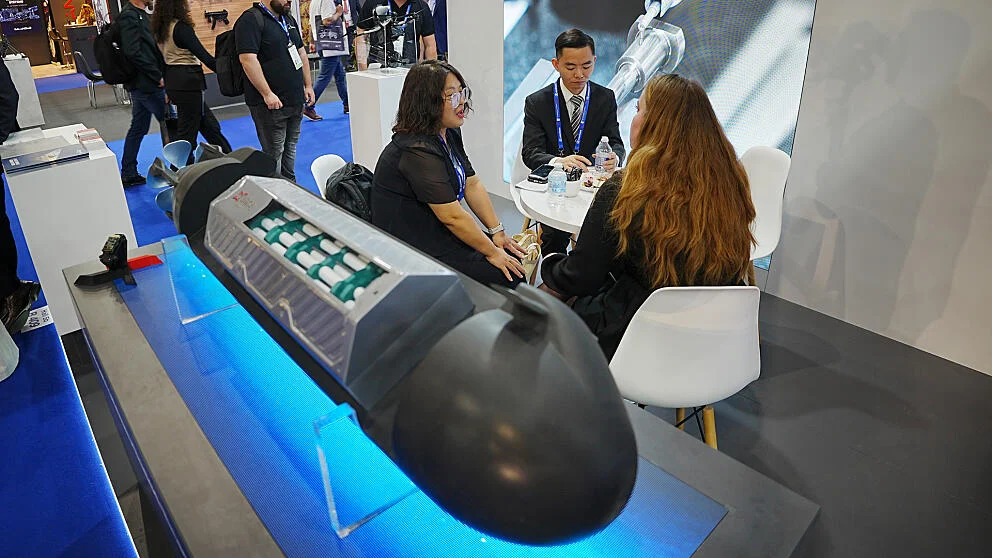 Сотрудники Altınay Savunma на международной выставке Eurosatory 2026