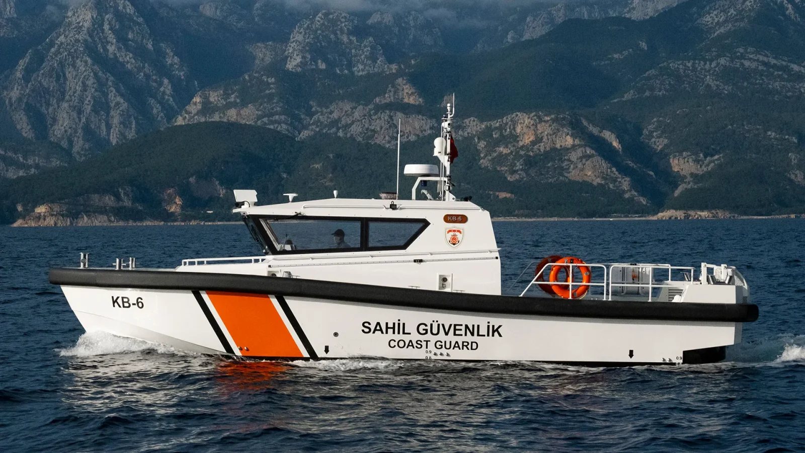 ARES 35 FPB güverte ve köprü üstü detayı