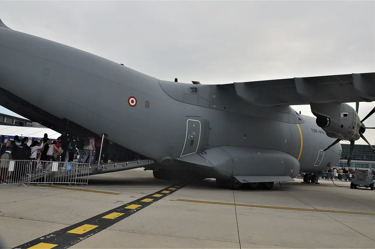 Exportaciones de BİTES: de Alemania a Sikorsky 6 Avión de transporte Airbus A400M Atlas de la Fuerza Aérea turca