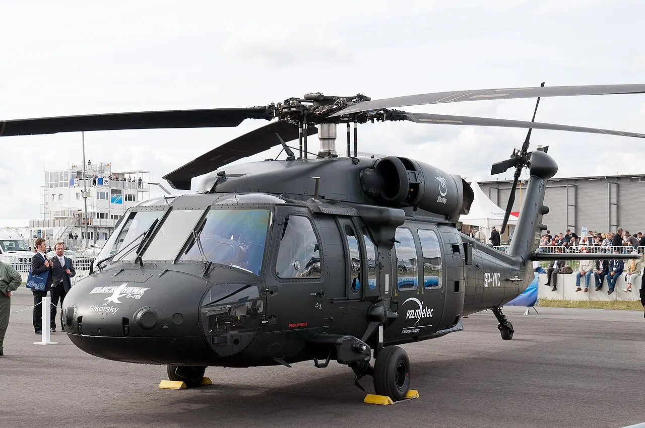 Exportaciones de BİTES: de Alemania a Sikorsky 5 Helicóptero Sikorsky S-70i Black Hawk en una zona de exposición