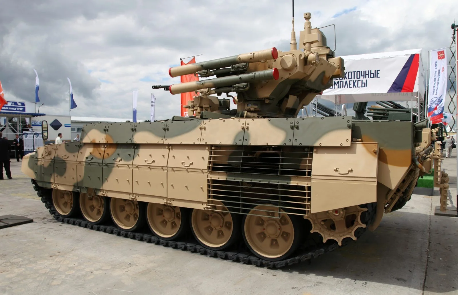 БМПТ «Терминатор» на форуме Engineering Technologies 2012, вид сбоку