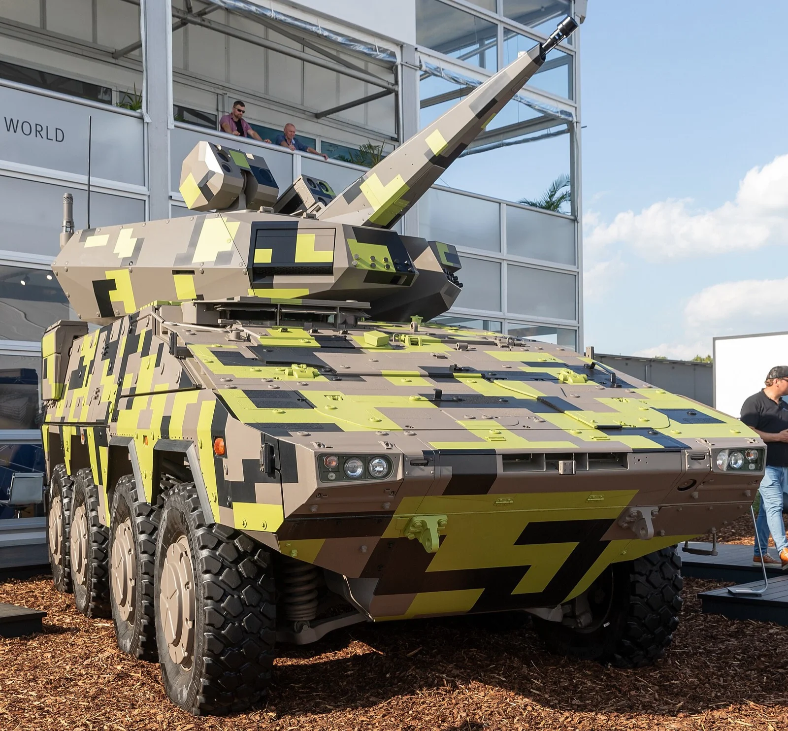 Dünyanın En İyi 10 Kısa Menzilli Hava Savunma Sistemi: KORKUT Zirvede — Gepard, Pantsir-S1, Skyranger Karşılaştırması 19 Boxer gövdesi üzerinde Rheinmetall Skyranger 30 mm hava savunma kulesi