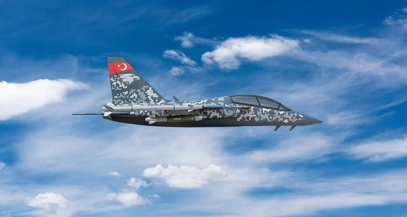 HÜRJET jet eğitim uçağının uçuştaki görseli