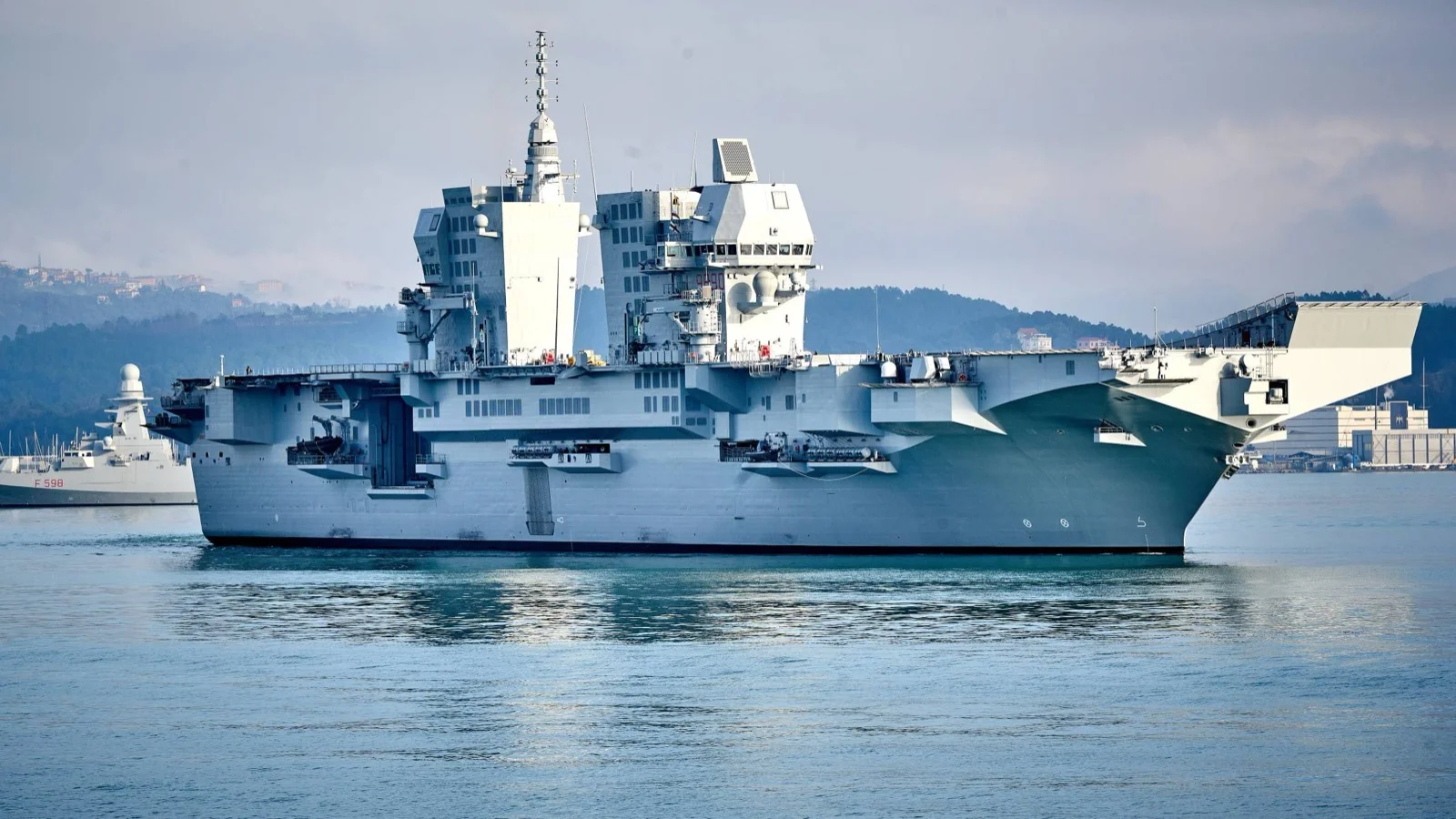 İtalyan LHD Trieste amfibi hücum gemisi