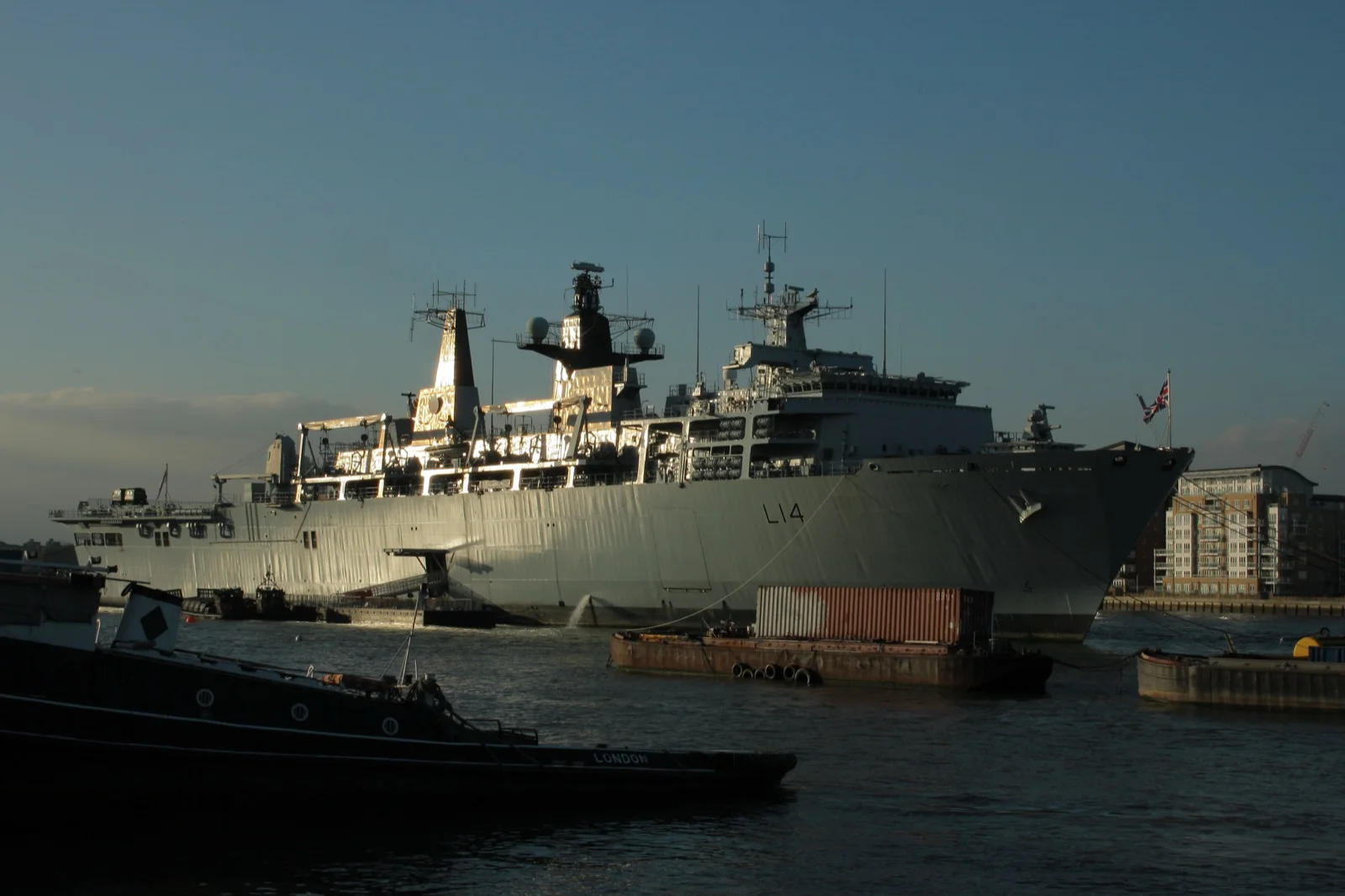 HMS Albion amfibi çıkarma gemisi