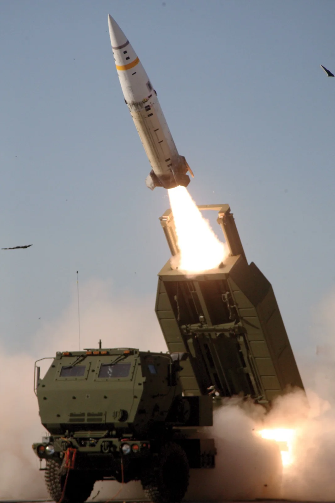 Dünyanın En İyi 10 Taktik Balistik Füzesi: TAYFUN Zirvede 18 ATACMS balistik füzesi HIMARS'tan ateşleniyor
