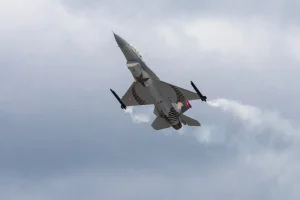 ASELPOD مقابل Sniper ATP: مقارنة قرنات استهداف F-16