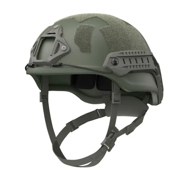Farklı bir açıdan çekilmiş, siyah renkli high-cut tasarımlı balistik koruyucu kask, aksesuar montaj noktaları görünüyor