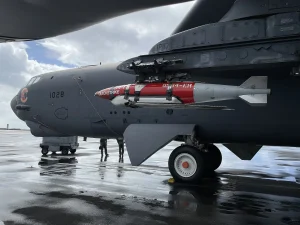 القوات الجوية الأمريكية تمنح بوينغ أول عقد إنتاج لذخيرة JDAM LR بمدى 555 كيلومترًا