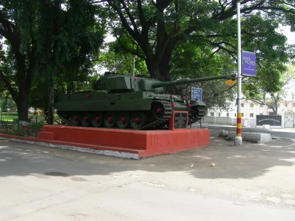 Kenya kara kuvvetlerinin ilk zırhlı omurgasını kuran Vickers ana muharebe tankı ailesinden bir örnek