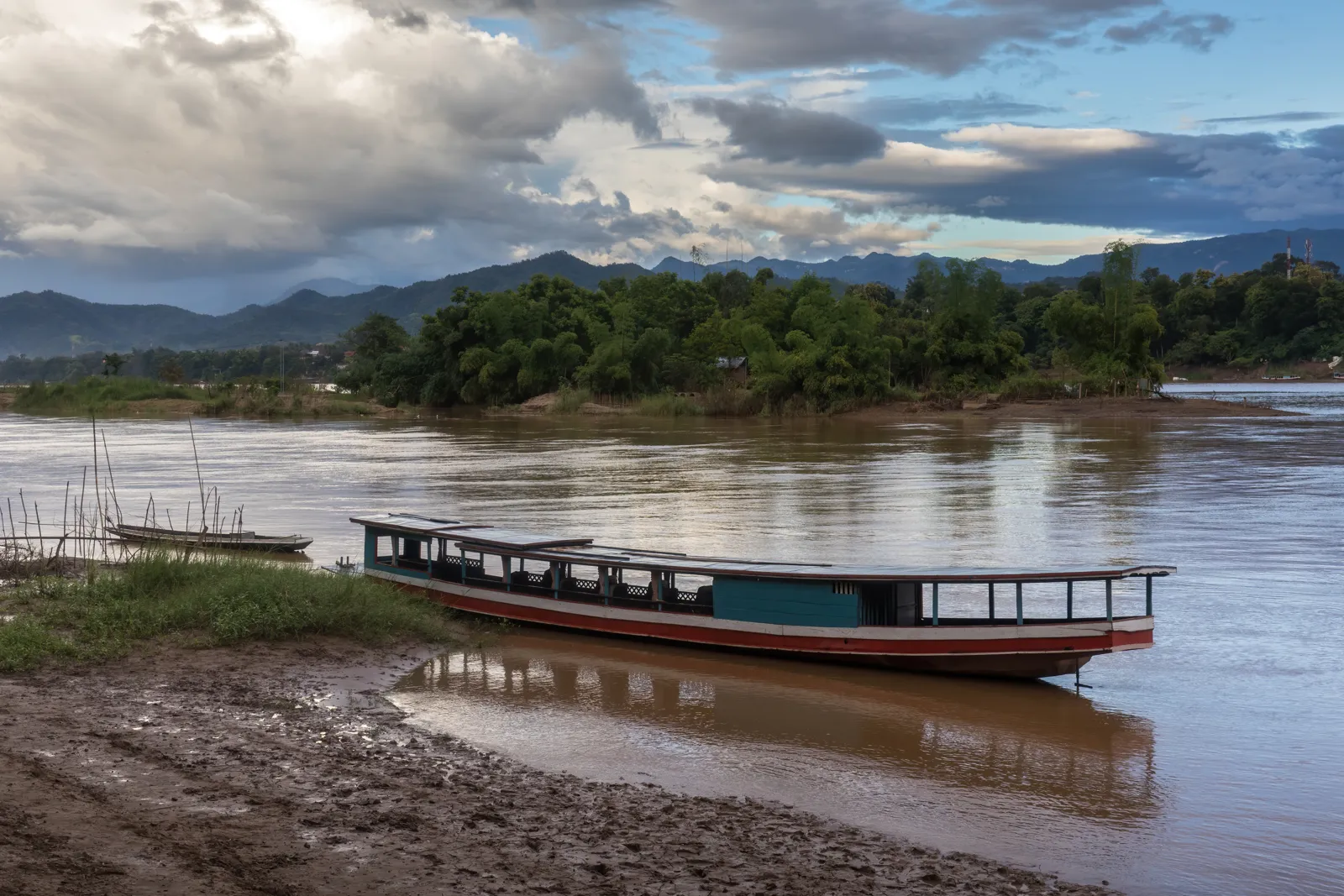 Laos deniz kuvvetlerinin unsurları