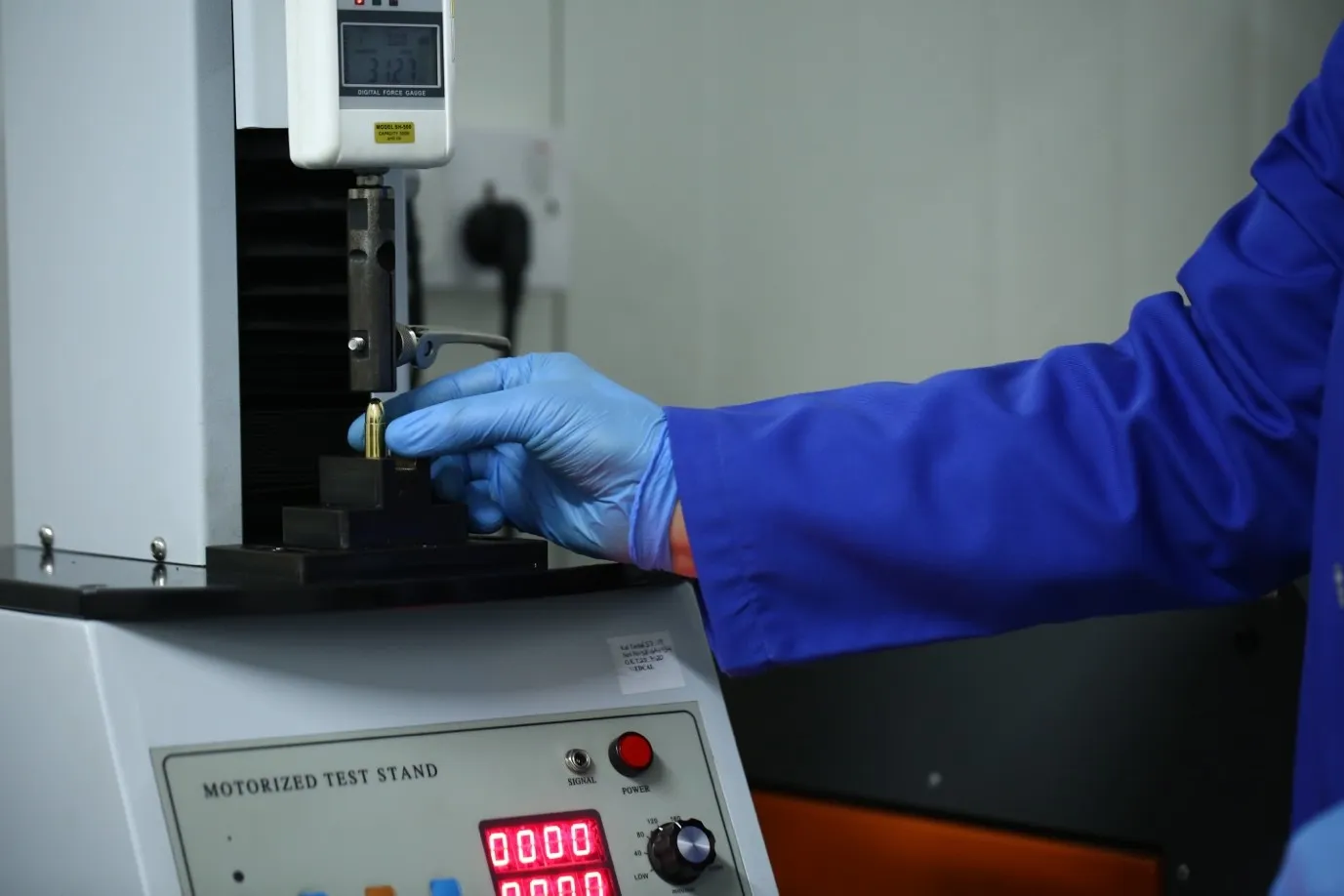 Medef y los calibres OTAN: 9x19, 5,56x45 y 7,62x51 5 Equipos de medición y ensayo de cartuchos en el laboratorio de calidad de Medef