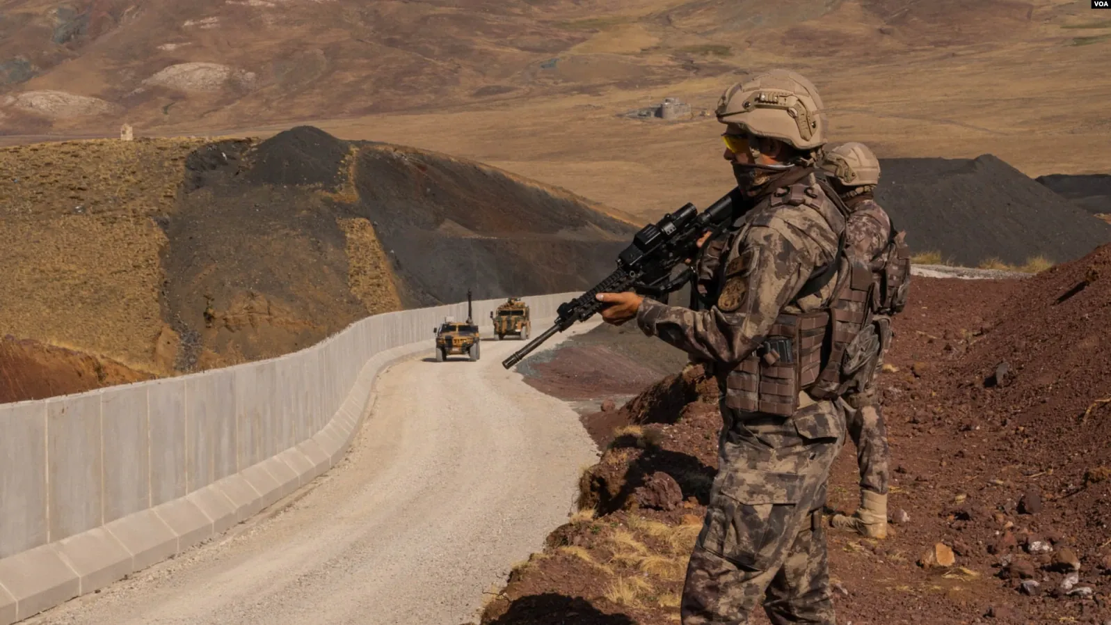 İran Sınırında 372 Kilometre Tamamlandı, Suriye Hattında İkinci Engel Sistemi Başladı 3 Türkiye İran sınır duvarı
