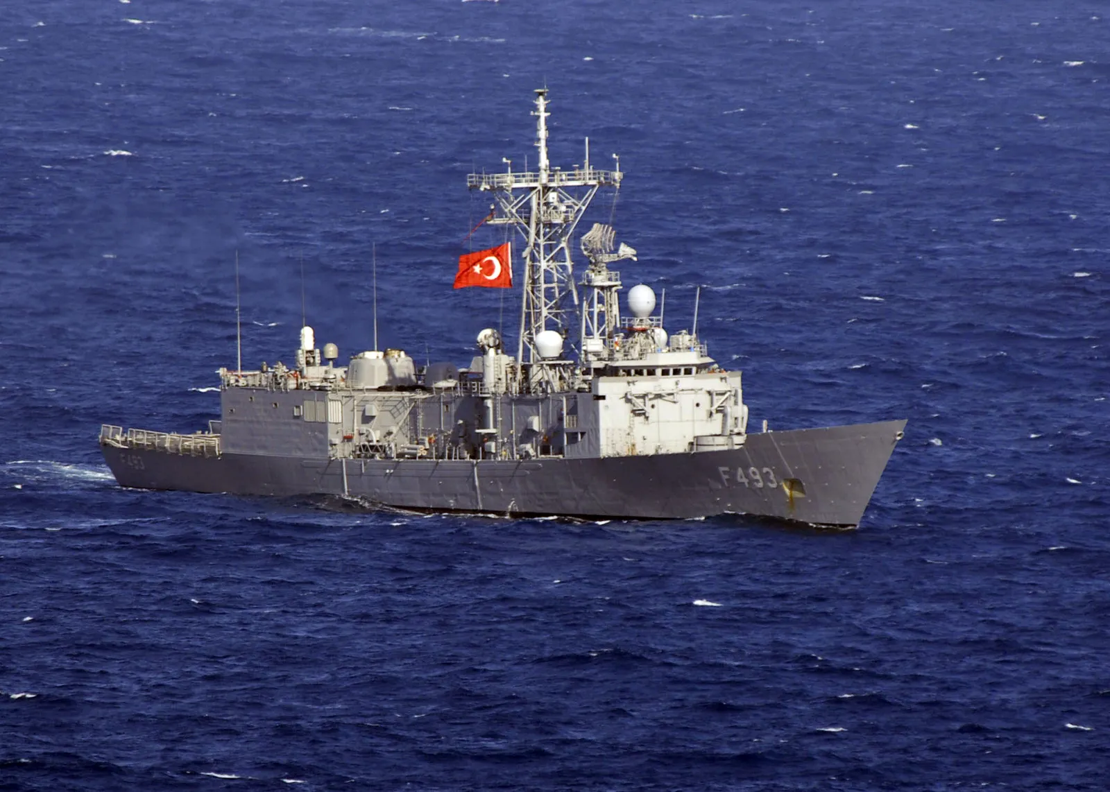 ما هي الأنظمة الوطنية على متن TCG Gelibolu (F-493)؟