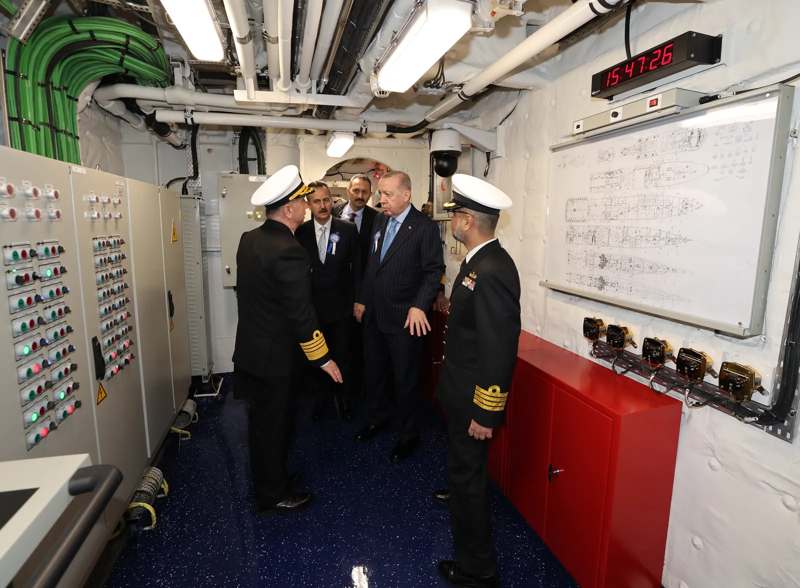 What Indigenous Systems Are on TCG Hızırreis? The Second Reis-Class Submarine 3 Interior tour of TCG Hızırreis