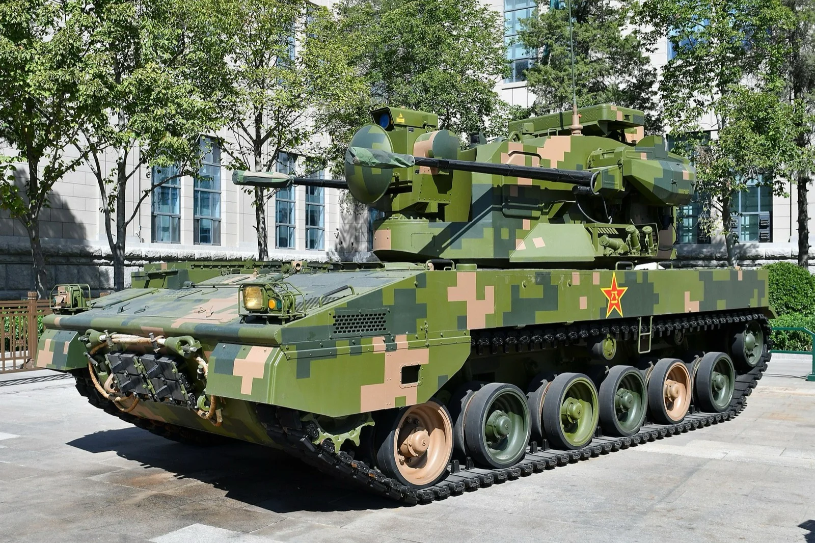 Dünyanın En İyi 10 Kısa Menzilli Hava Savunma Sistemi: KORKUT Zirvede — Gepard, Pantsir-S1, Skyranger Karşılaştırması 14 PGZ-09 çift namlulu 35 mm Çin kundağı motorlu hava savunma aracı