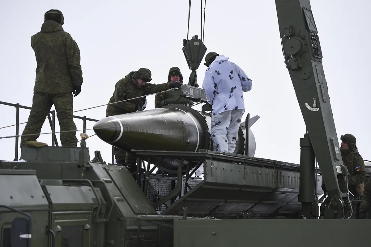 Ukrayna İstihbaratı: Rusya, Kuzey Kore'den KN-30/Hwasong-11C Balistik Füzelerini İlk Kez Aldı İddiası 1 Ukrayna İstihbaratı: Rusya, Kuzey Kore’den KN-30/Hwasong-11C Balistik Füzelerini İlk Kez Aldı İddiası