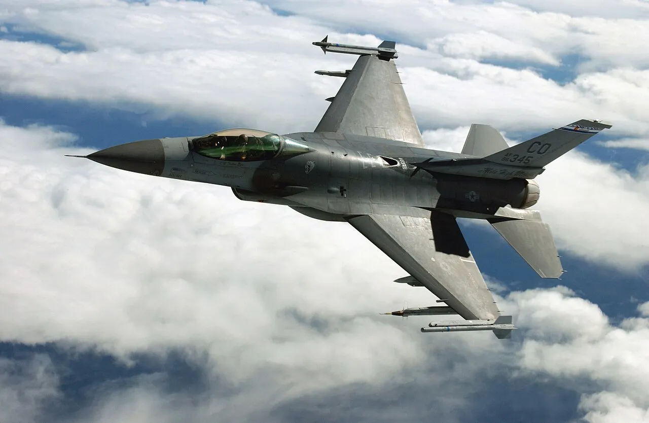 US Air Force F-16C fighter aircraft in profile
