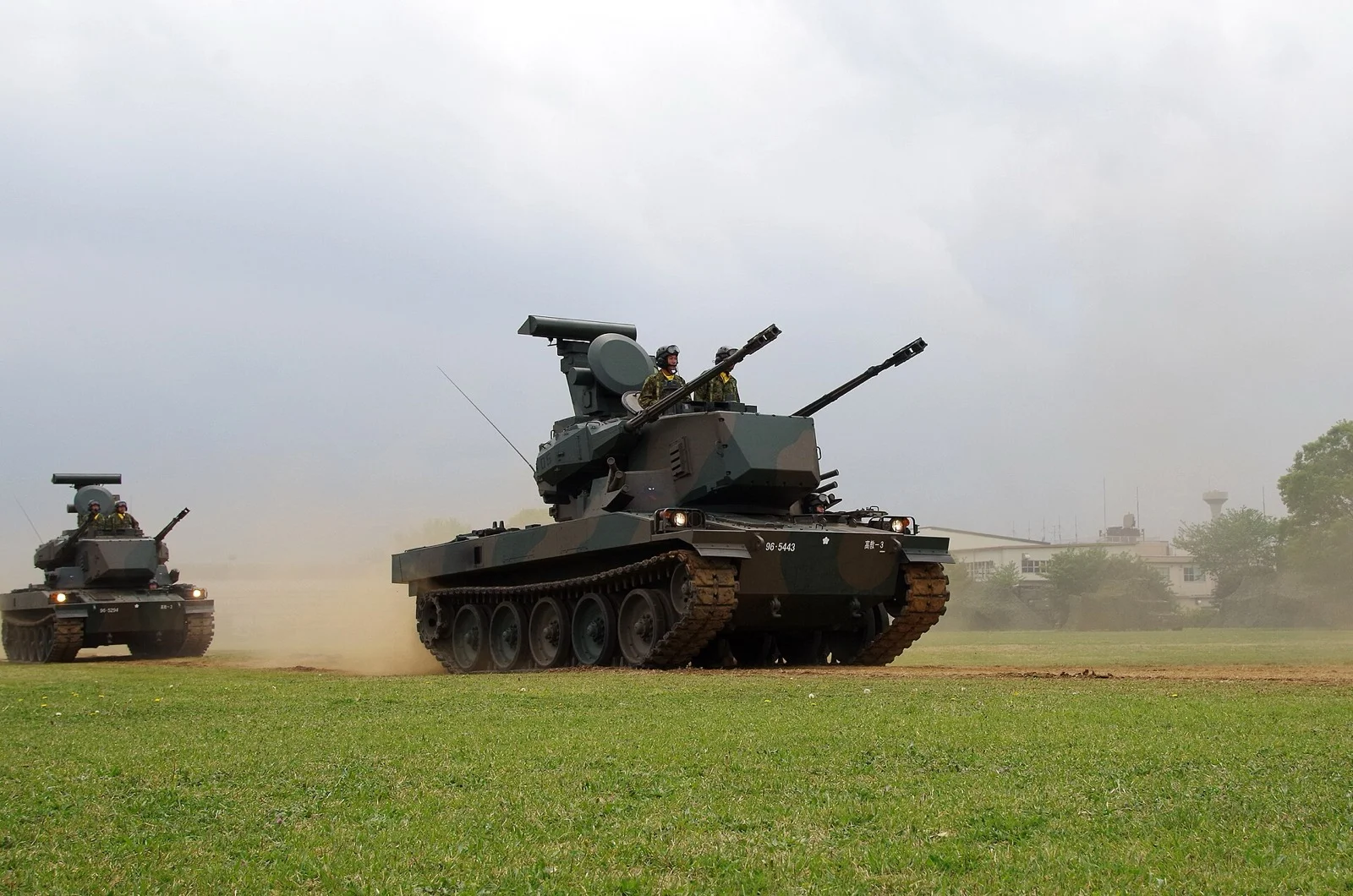 Dünyanın En İyi 10 Kısa Menzilli Hava Savunma Sistemi: KORKUT Zirvede — Gepard, Pantsir-S1, Skyranger Karşılaştırması 13 JGSDF Type 87 35 mm uçaksavar atış eğitiminde