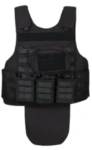 Kırık desen kamuflajlı Yiltex Armor yeleği önden, göğüs cebi ve omuz şeritleriyle