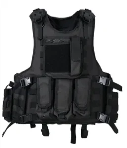 Kamuflajlı Yiltex Armor plaka taşıyıcı yeleği, ön panel ve mühimmat cepleriyle