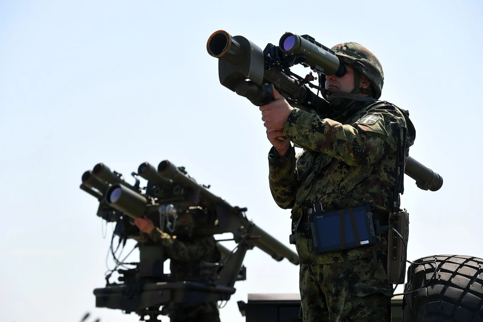 Dünyanın En İyi 10 Taşınabilir Hava Savunma Füzesi: SUNGUR Zirvede — Stinger, Starstreak, Igla-S Karşılaştırması 12 9K32 Strela-2 (SA-7) — sınıfın atası; Sırp ordusunda hâlâ envanterde tutulan bir örnek.