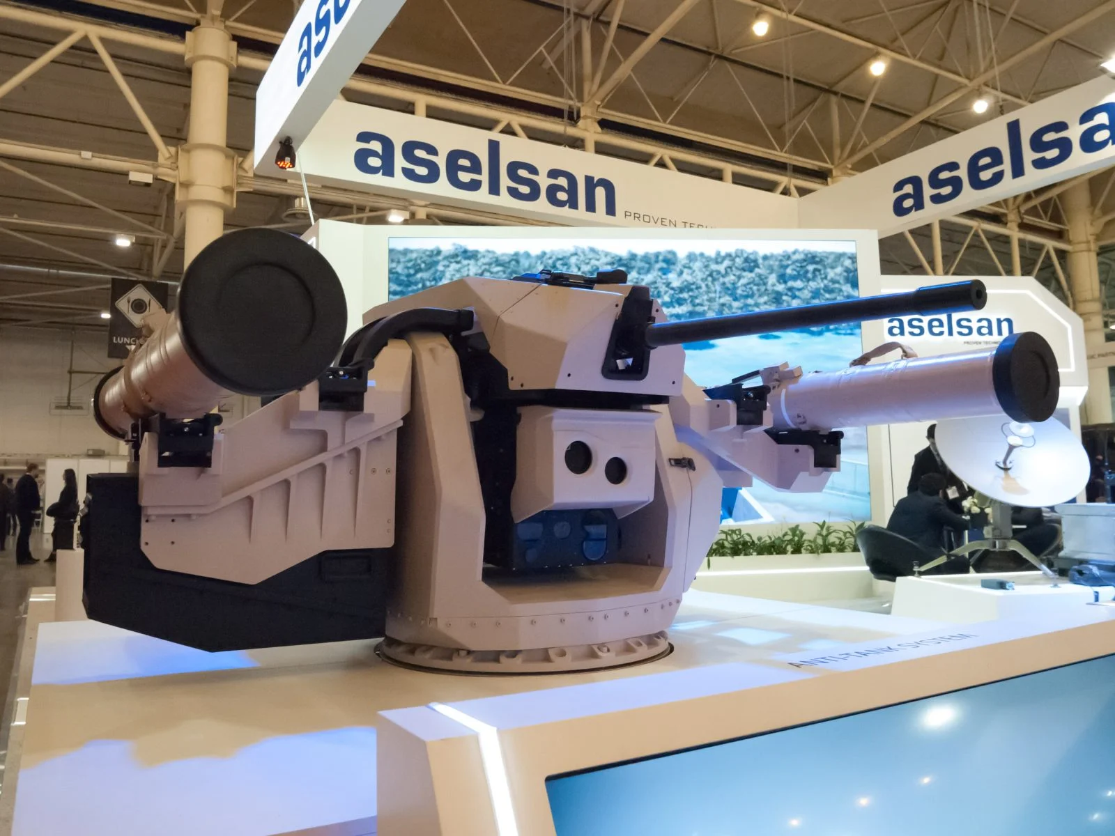 ASELSAN uzaktan komutalı silah sistemi, savunma fuarı standı