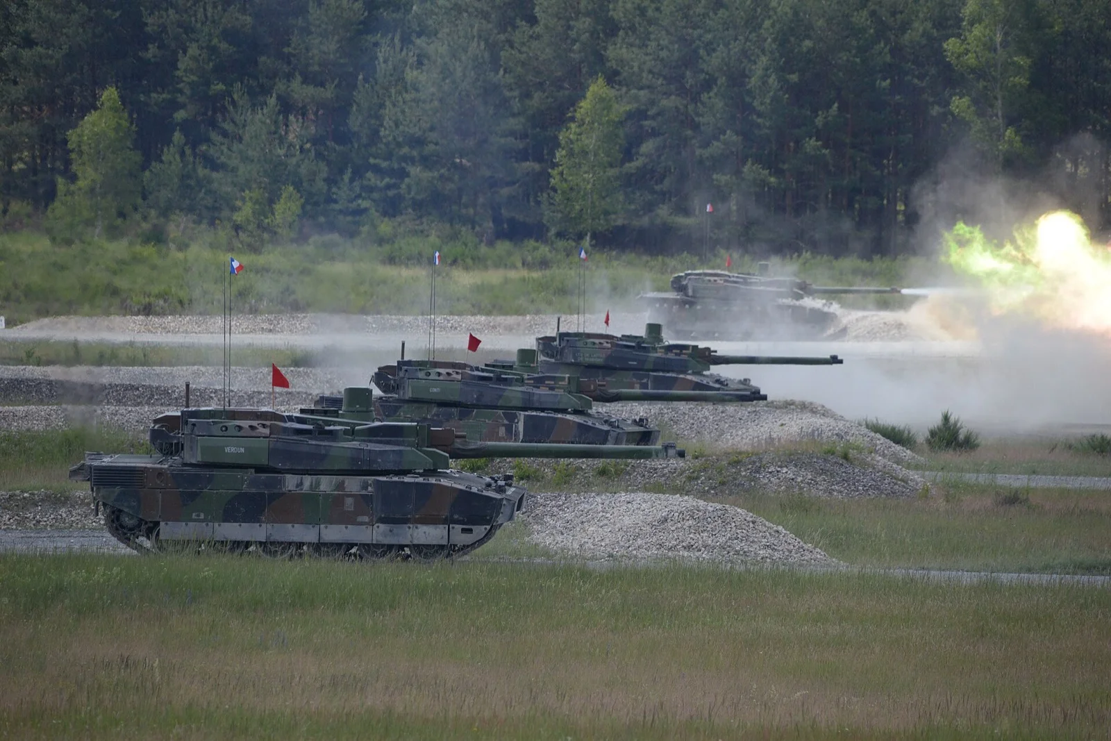 Fransız Kara Kuvvetleri'ne ait Leclerc tankları atış eğitiminde