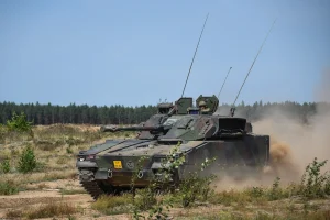 Países Bajos amplían su flota blindada: más CV90, carros lanzapuentes y vehículos de apoyo