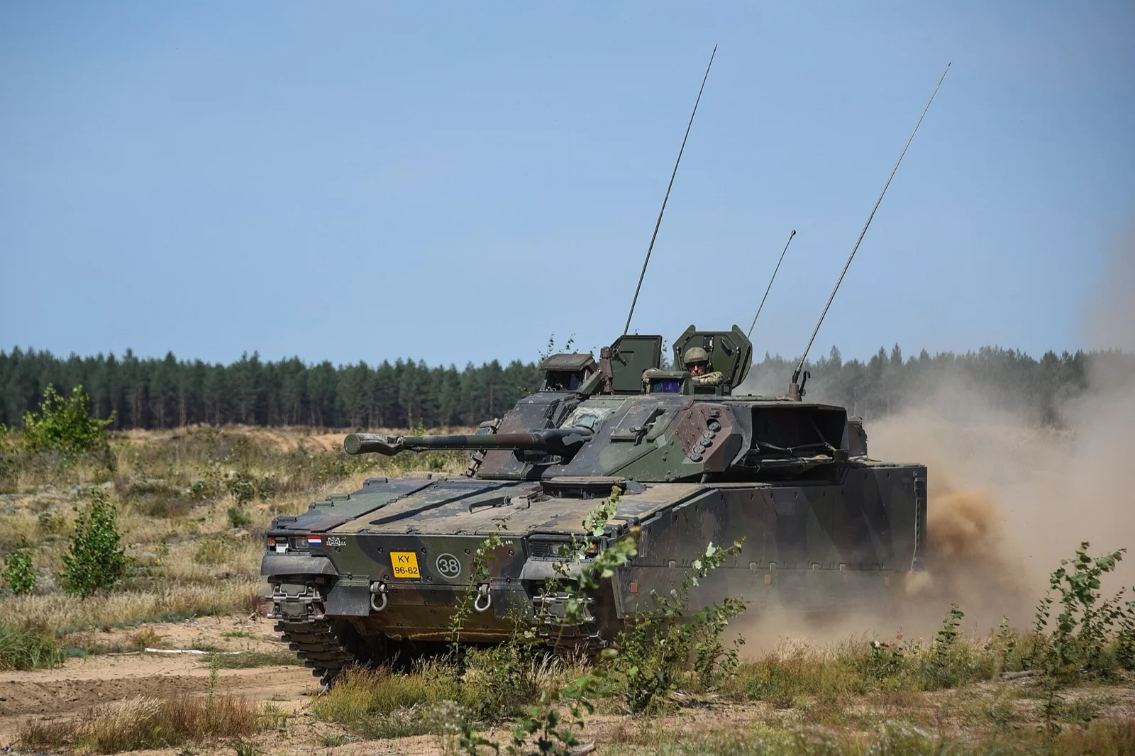Hollanda Kara Kuvvetleri'ne ait CV9035NL zırhlı muharebe aracı