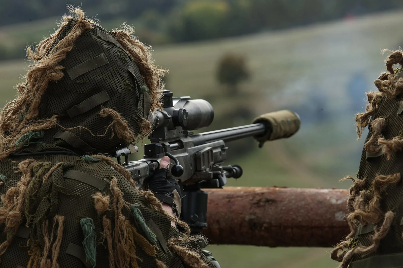 Accuracy International L115A3 (AWM) ile İngiliz keskin nişancı