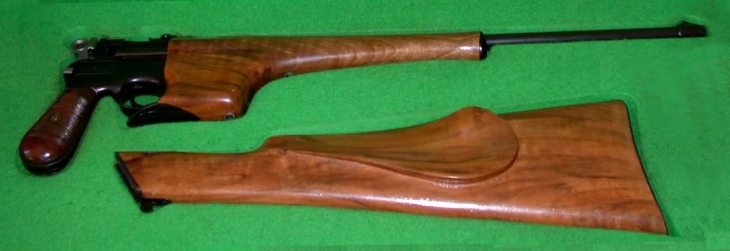 Mauser C96 (karabina konfigürasyonu, dipçik-kılıfıyla)