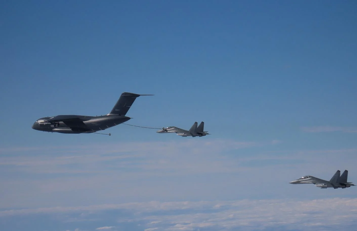 Çin tankeri ilk kez bir Rafale’e yakıt verdi: Mısır semalarında dikkat çeken görüntü