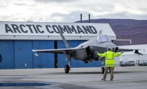 هبوط مقاتلات F-35 الدنماركية في جرينلاند للمرة الأولى