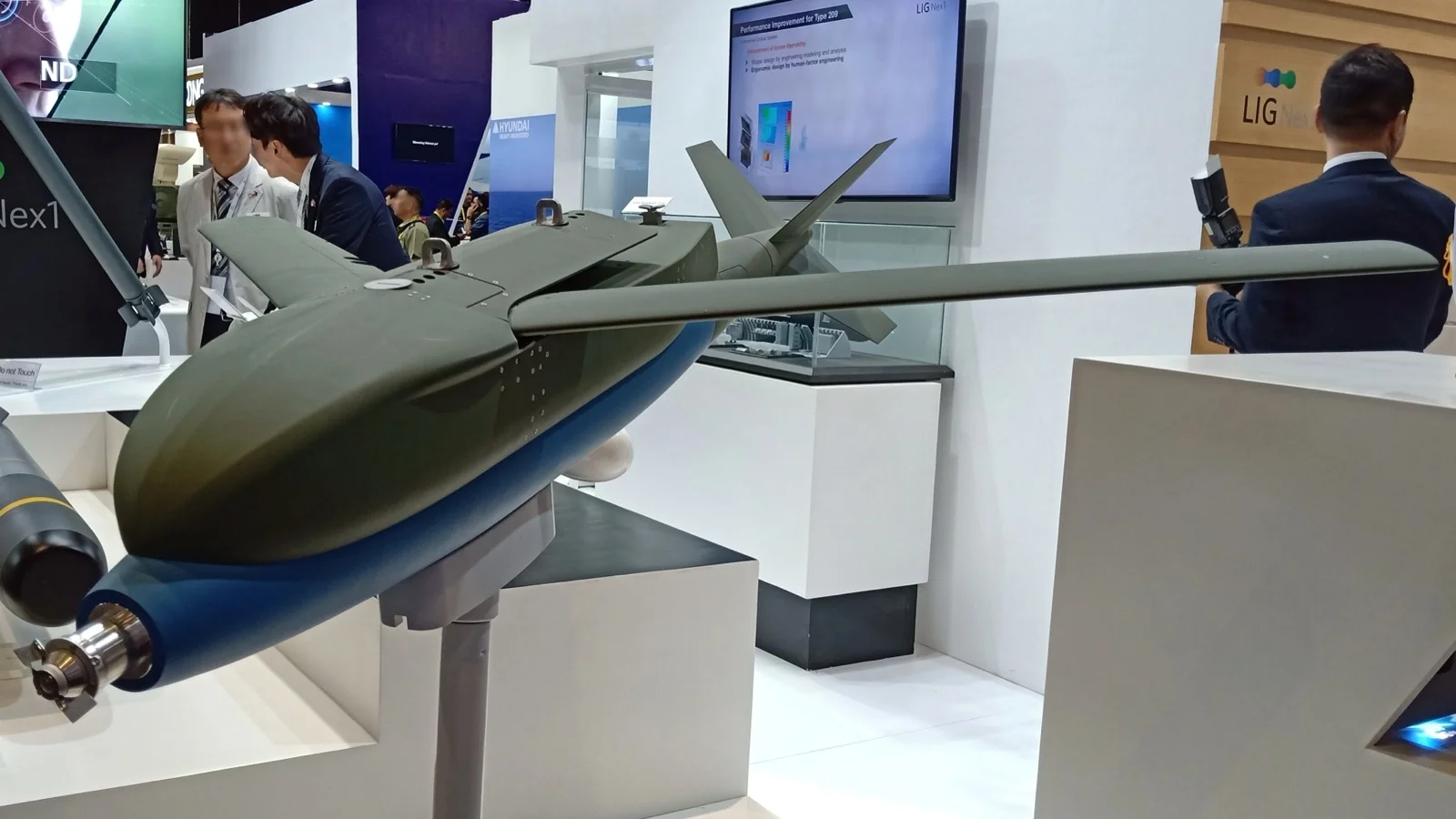 LIG Nex1 KGGB GPS güdümlü bomba fuar standında