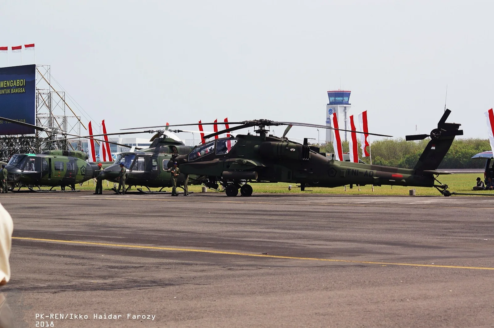 Endonezya Kara Kuvvetleri AH-64E Apache Guardian taarruz helikopterleri