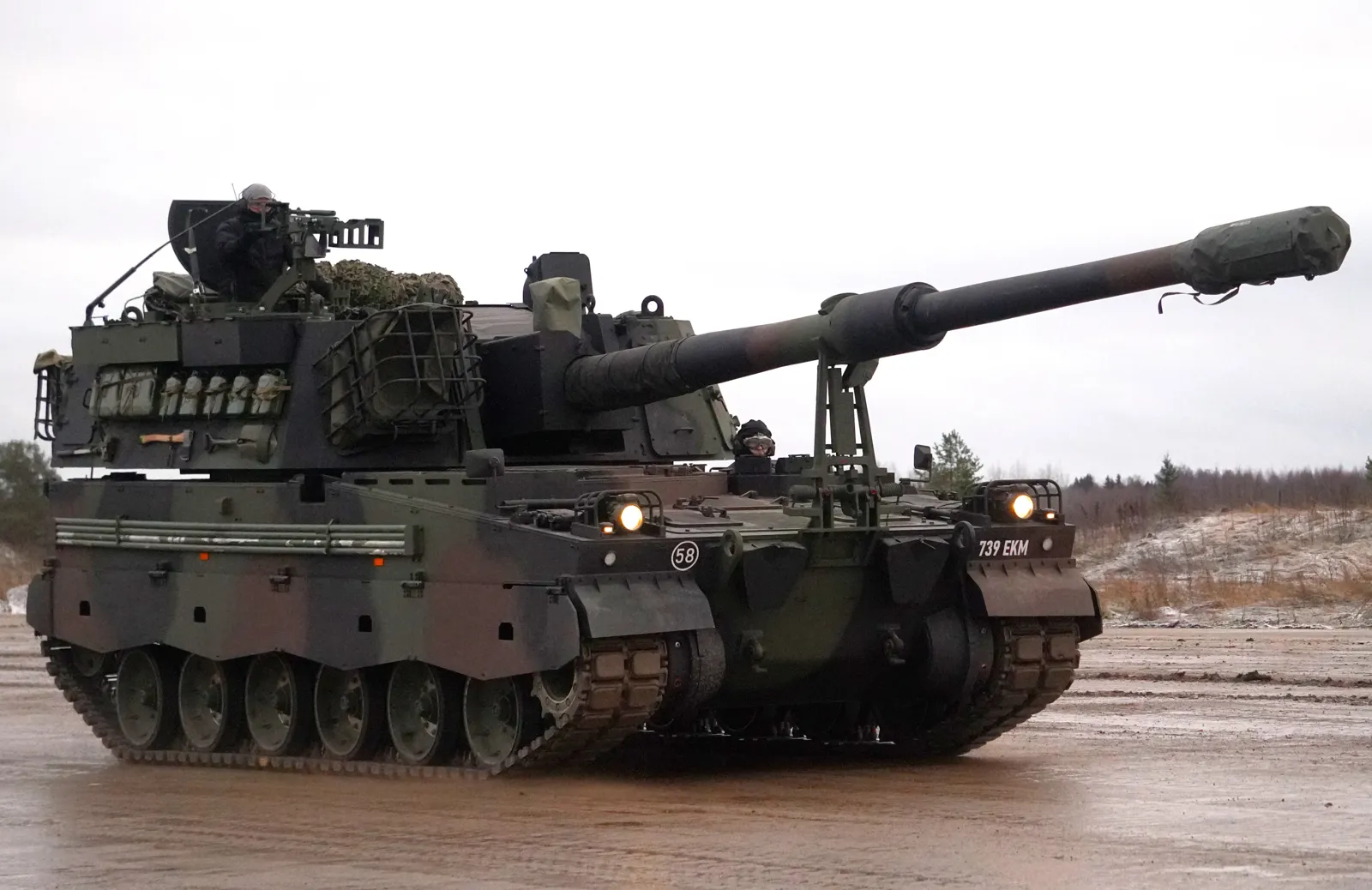 Estonya Ordusunun Askeri Gücü: Envanterde Kaç Tank, Uçak ve Gemi Var? (2026) 1 Estonya Ordusunun Askeri Gücü: Envanterde Kaç Tank, Uçak ve Gemi Var? (2026)