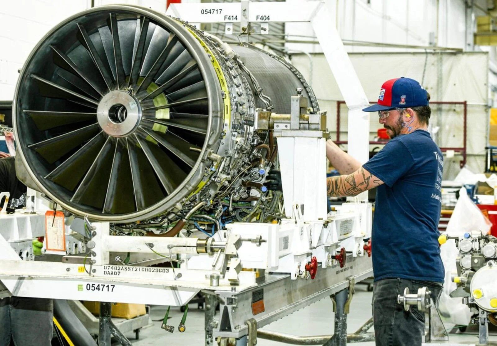 Fleet Readiness Center Southeast'te bakımdaki bir F414 turbofan motoru (US Navy)
