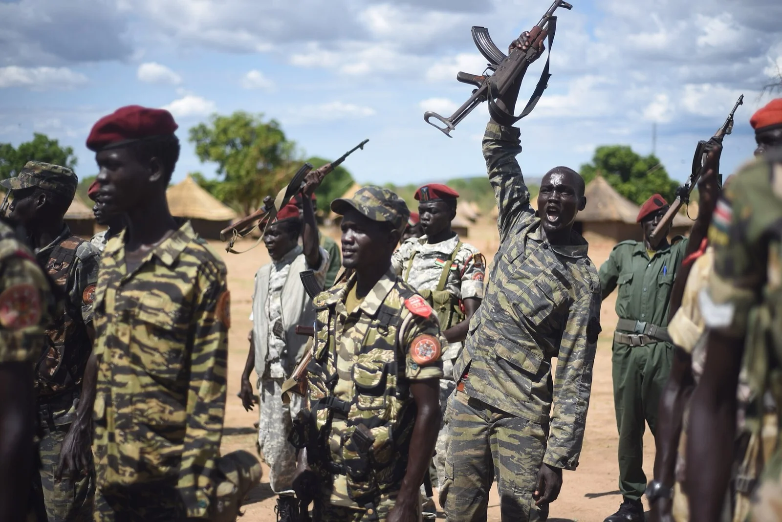 Güney Sudan ordusu askerleri