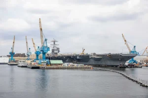 Marina de EE. UU. adjudica a HII $336,1 millones por materiales tempranos del CVN-82