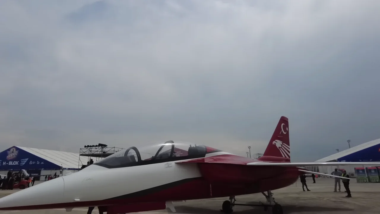 Учебно-боевой самолёт TUSAŞ HÜRJET на TEKNOFEST
