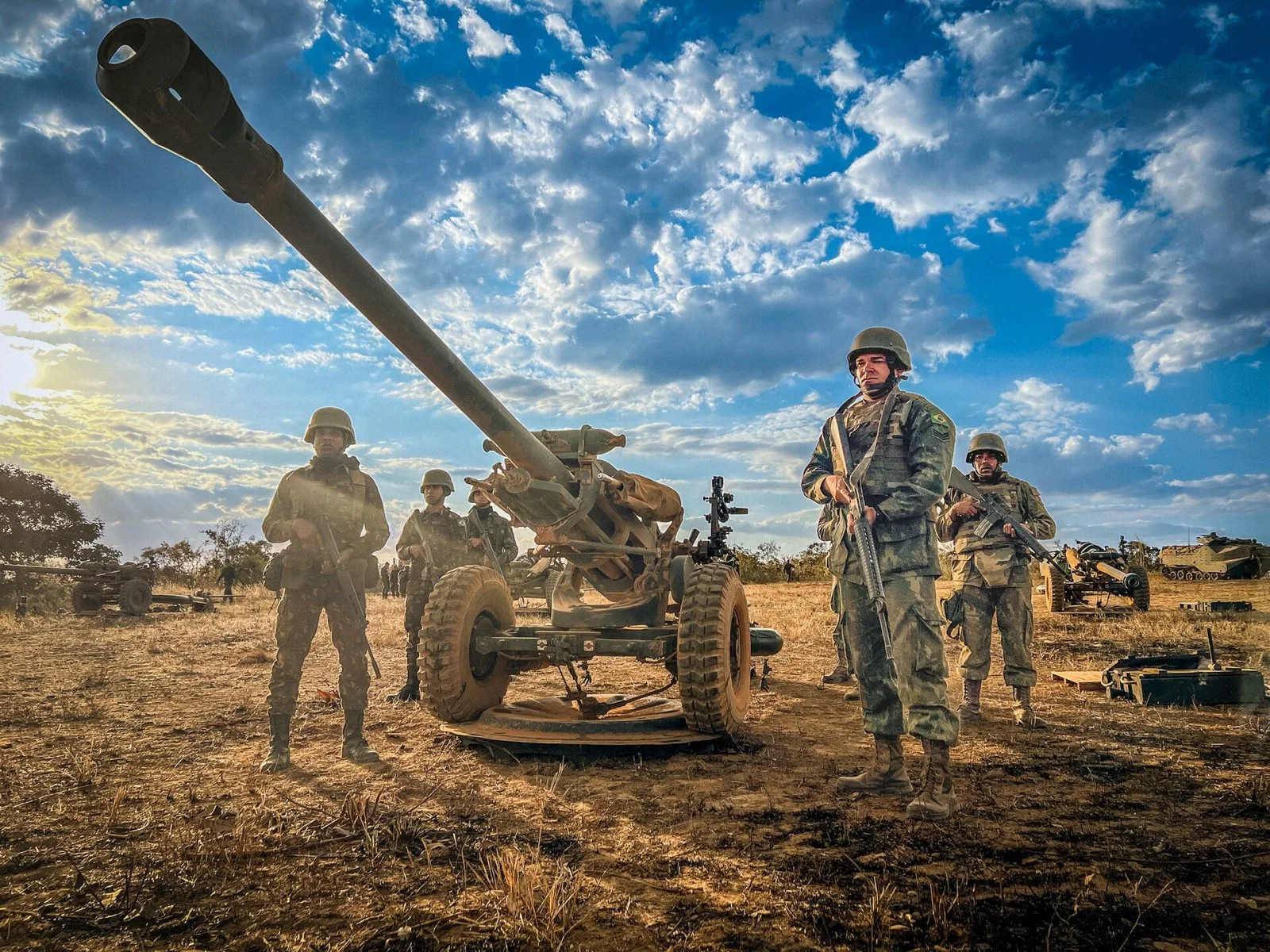 İngiliz yapımı L118 Light Gun 105 mm çekili obüs mevzide