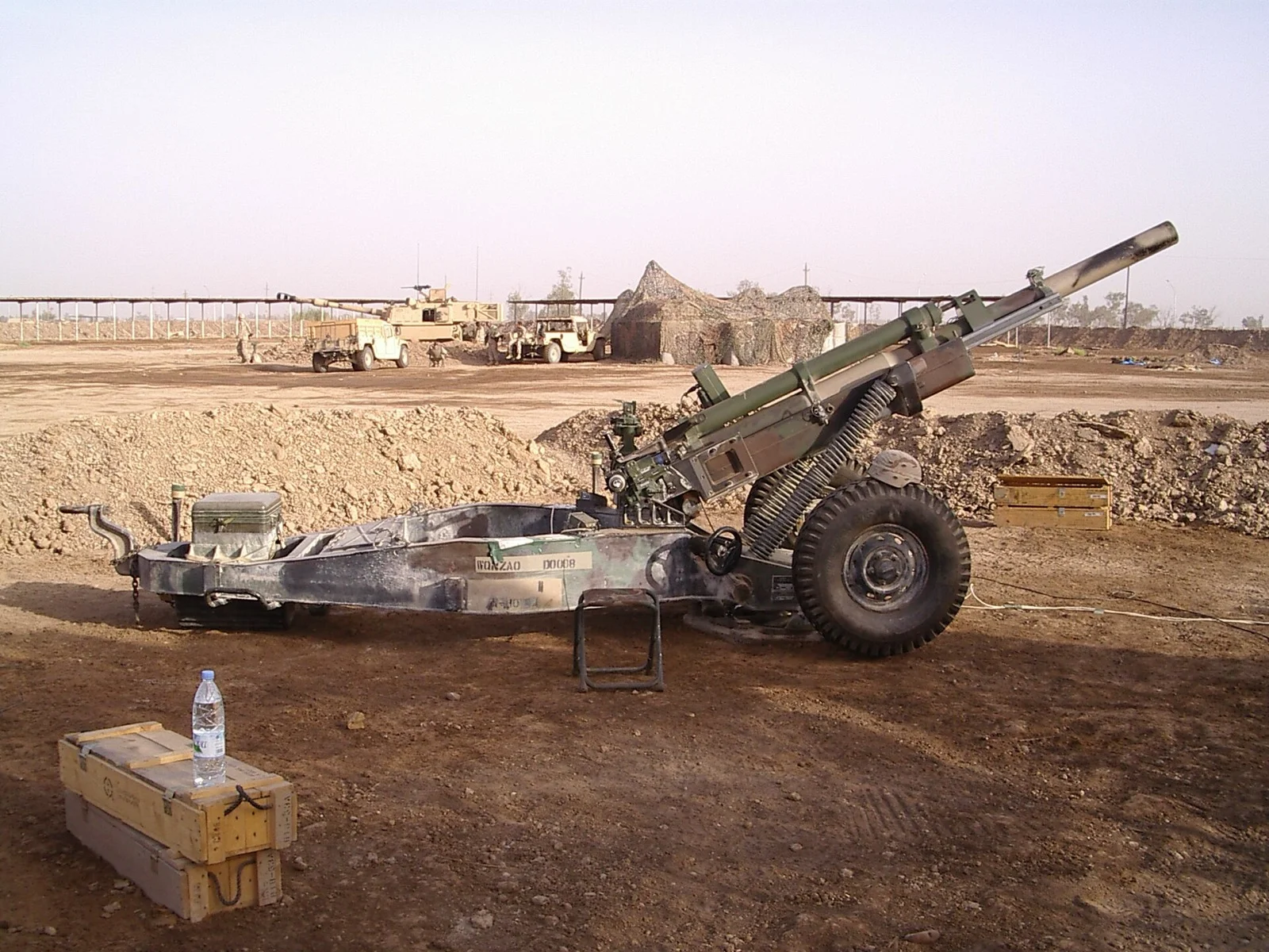 ABD yapımı M102 105 mm çekili obüs mevzide