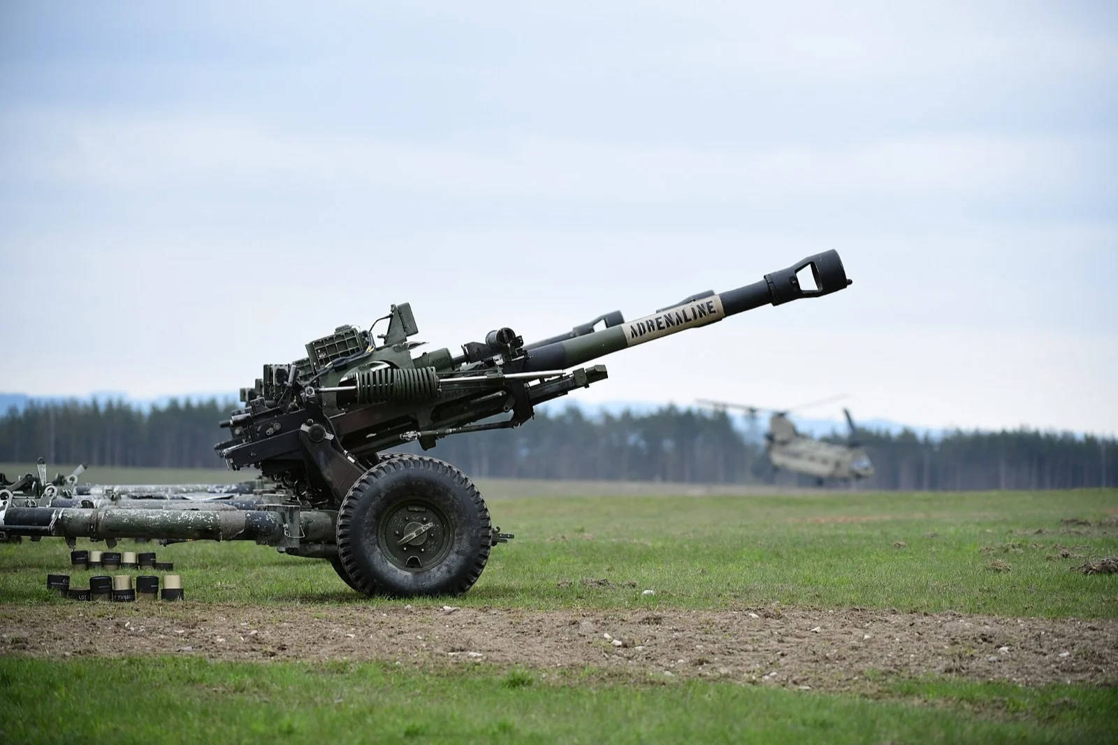 ABD ordusunun M119 105 mm hafif çekili obüsü mevzide