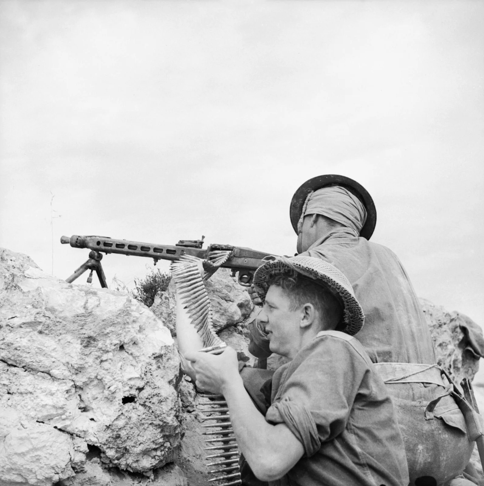 MG 42 ile İngiliz askerleri, II. Dünya Savaşı