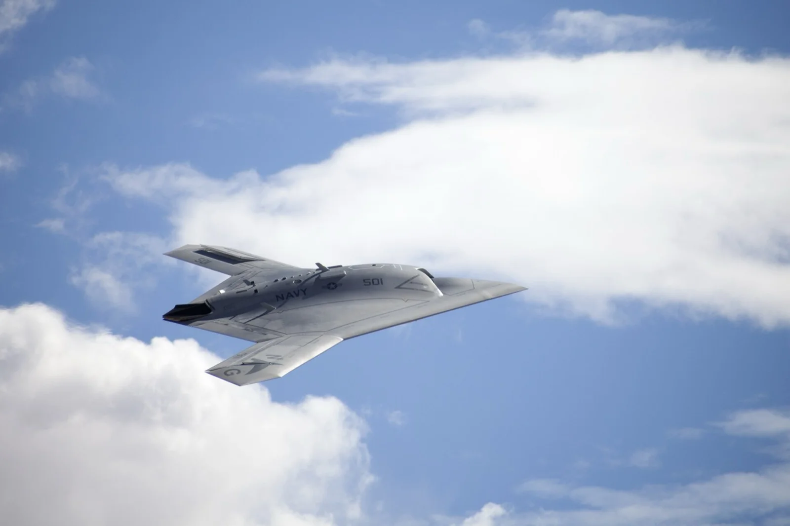 Northrop Grumman X-47B insansız savaş uçağı uçuşta