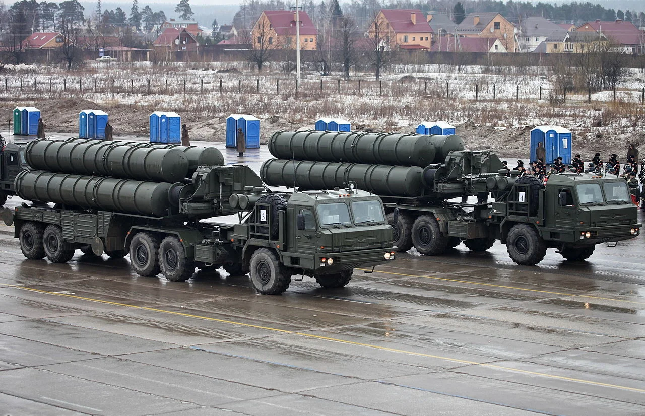 S-400 Triumf hava savunma sistemi fırlatma araçları