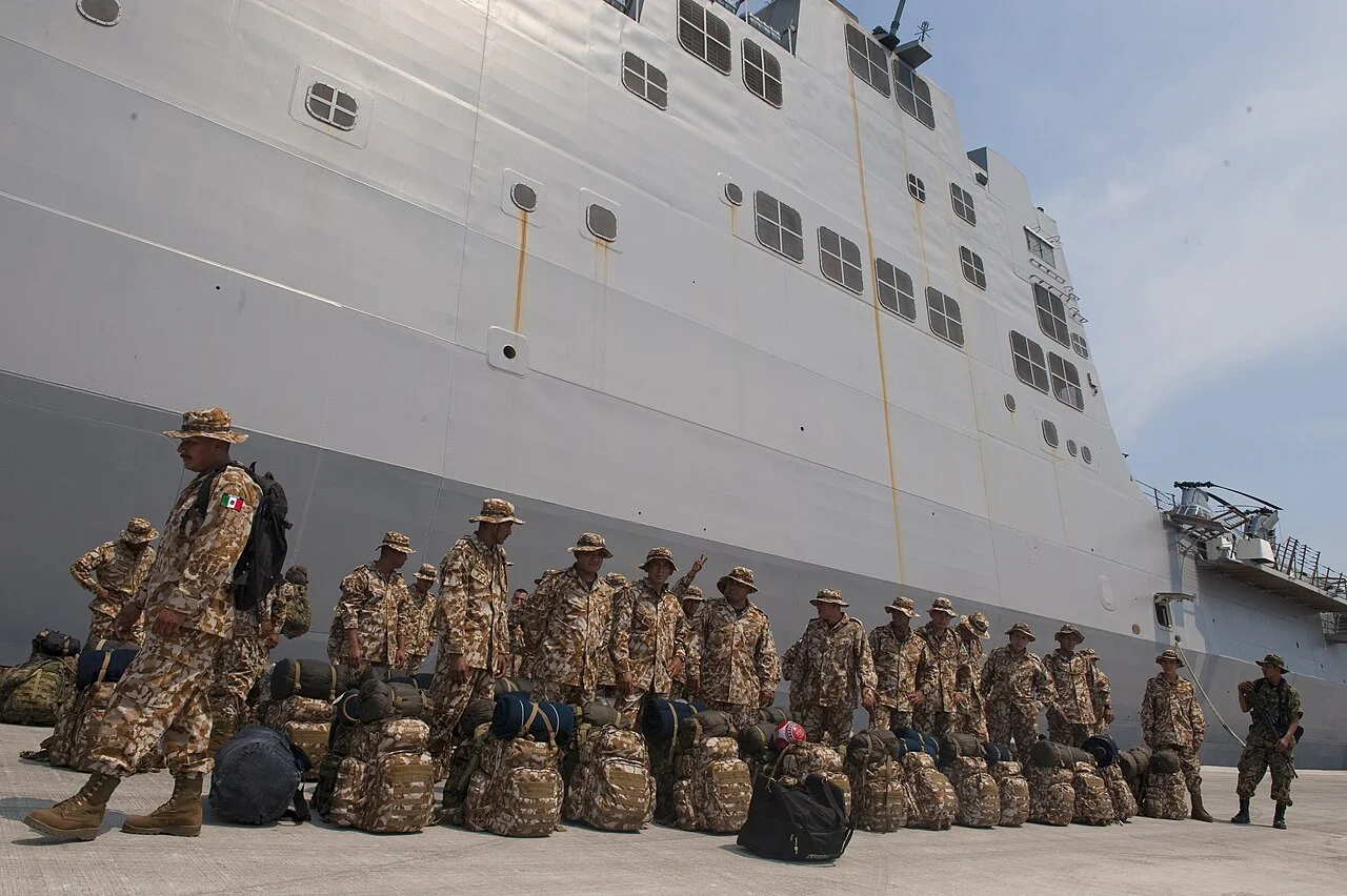 ¿Cuánto Gana un Marino de la SEMAR en 2026? Sueldos, Grados y Prestaciones 9 Marinos de la Armada de México en Manzanillo